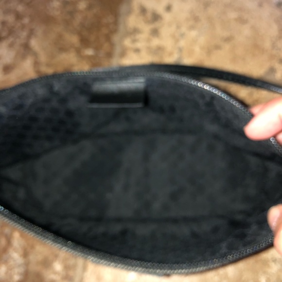 Authentic like new Gucci boat bag - Picture 6 of 7
